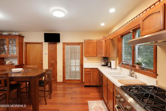 10 Broadway, Belford, NJ 07718