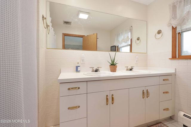 10 Broadway, Belford, NJ 07718
