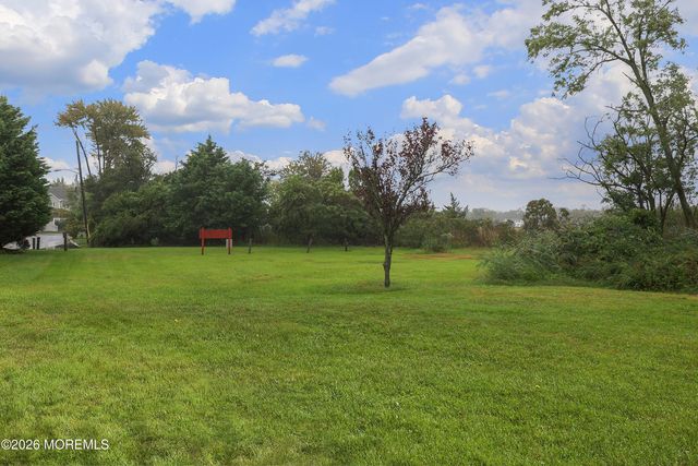 10 Broadway, Belford, NJ 07718