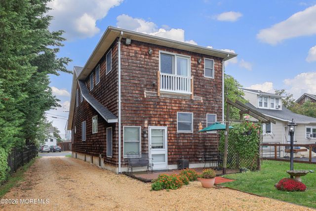 10 Broadway, Belford, NJ 07718