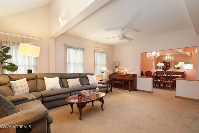 10 Broadway, Belford, NJ 07718
