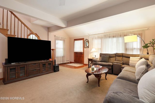 10 Broadway, Belford, NJ 07718