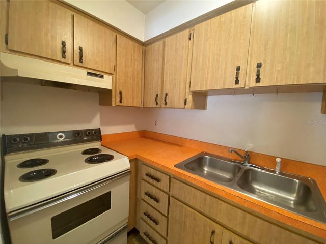 301 WOODROW AVENUE B, Largo, FL 33770