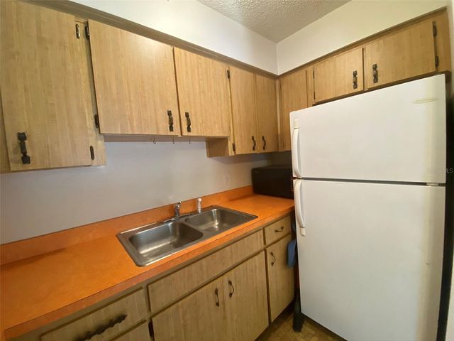 301 WOODROW AVENUE B, Largo, FL 33770
