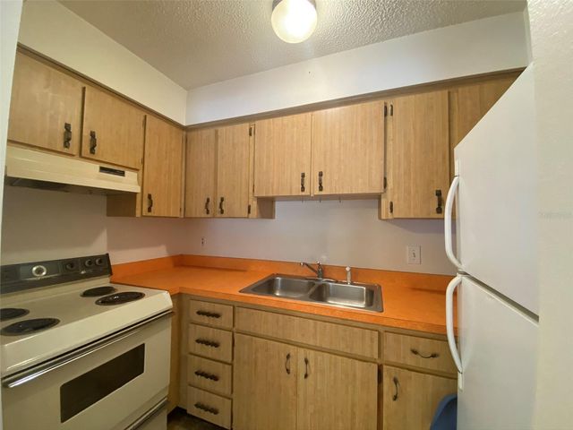 301 WOODROW AVENUE B, Largo, FL 33770