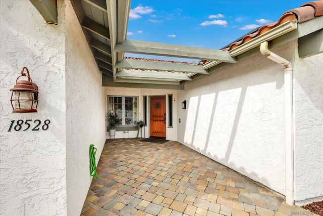 18528 Locksley St, San Diego, CA 92128