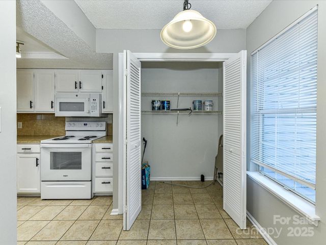 5234 Amity Springs Drive, Charlotte, NC 28212