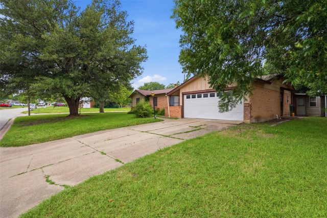 816 SW Sundown Trail, Burleson, TX 76028