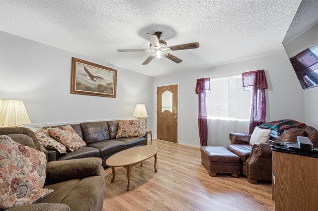 816 SW Sundown Trail, Burleson, TX 76028