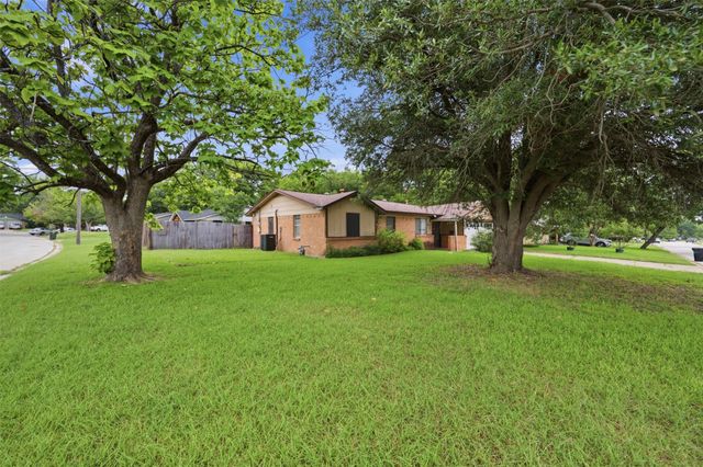 816 SW Sundown Trail, Burleson, TX 76028