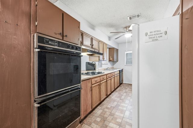 816 SW Sundown Trail, Burleson, TX 76028