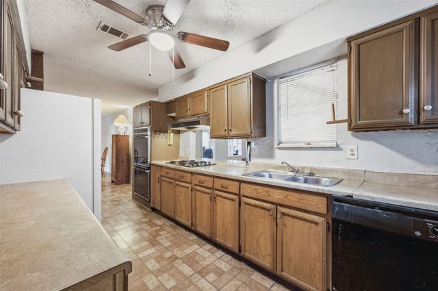 816 SW Sundown Trail, Burleson, TX 76028