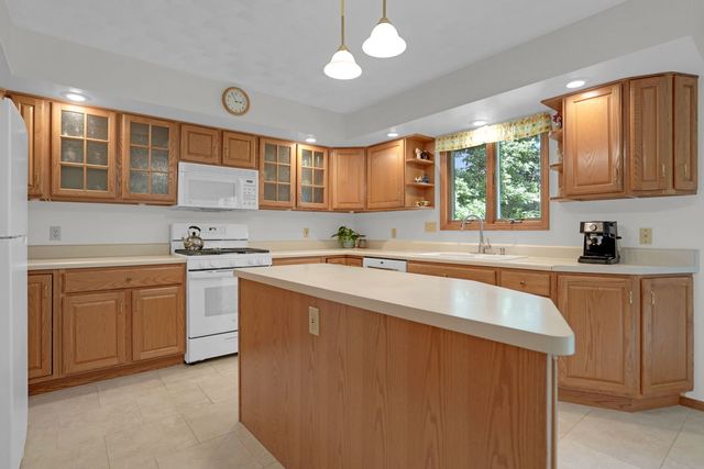 3522 33rd Street Court, Moline, IL 61265