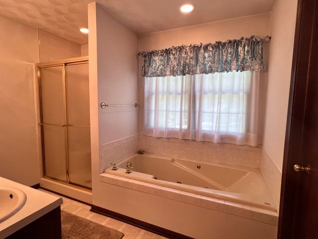 3522 33rd Street Court, Moline, IL 61265
