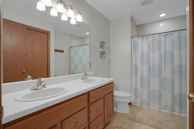 3522 33rd Street Court, Moline, IL 61265