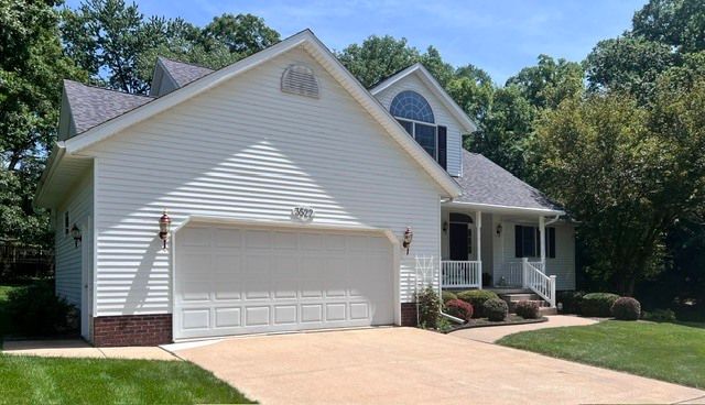 3522 33rd Street Court, Moline, IL 61265