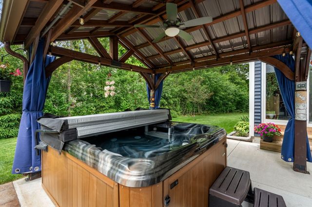 10186 Rustic Drive, Demotte, IN 46310