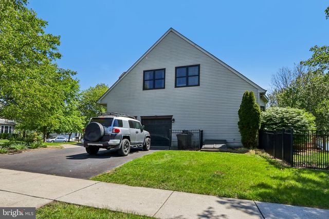 837 MOUNTAINTOP DR, Collegeville, PA 19426