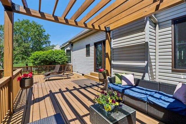 837 MOUNTAINTOP DR, Collegeville, PA 19426