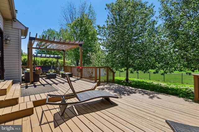 837 MOUNTAINTOP DR, Collegeville, PA 19426