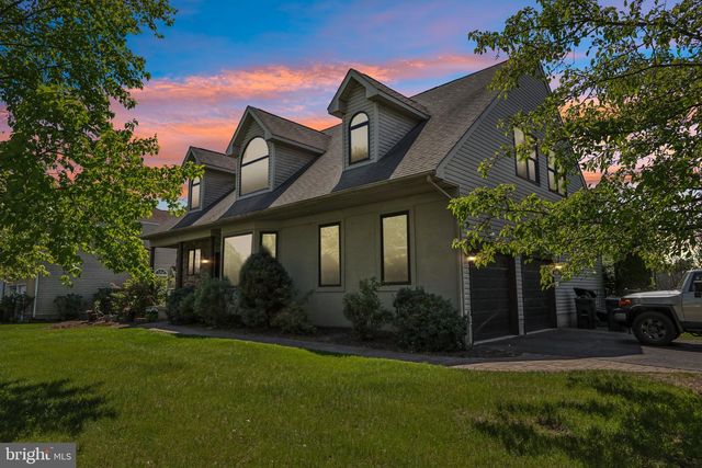 837 MOUNTAINTOP DR, Collegeville, PA 19426