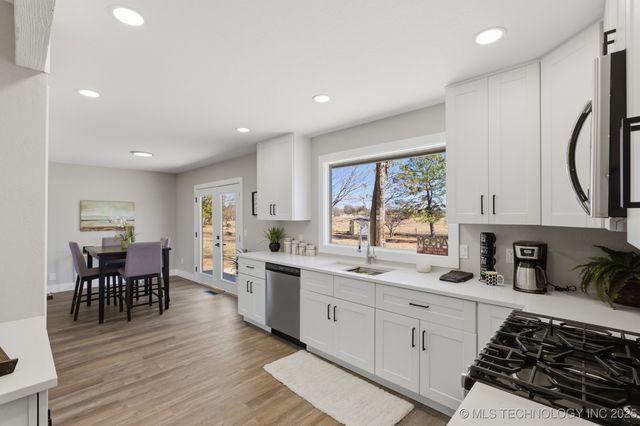 8417 Meadowside Lane, Sapulpa, OK 74131