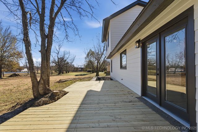 8417 Meadowside Lane, Sapulpa, OK 74131