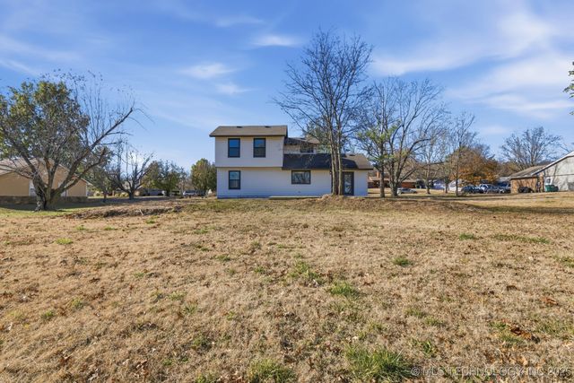 8417 Meadowside Lane, Sapulpa, OK 74131