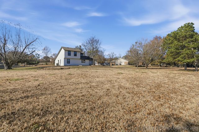 8417 Meadowside Lane, Sapulpa, OK 74131