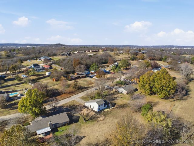 8417 Meadowside Lane, Sapulpa, OK 74131