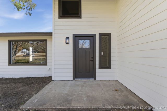 8417 Meadowside Lane, Sapulpa, OK 74131