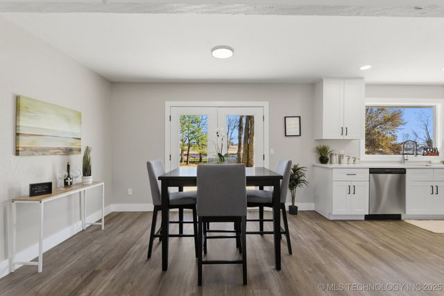 8417 Meadowside Lane, Sapulpa, OK 74131