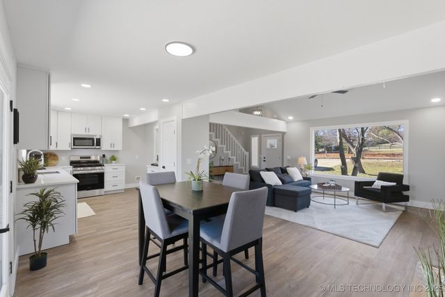 8417 Meadowside Lane, Sapulpa, OK 74131