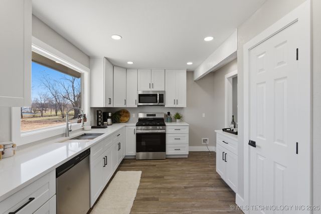 8417 Meadowside Lane, Sapulpa, OK 74131