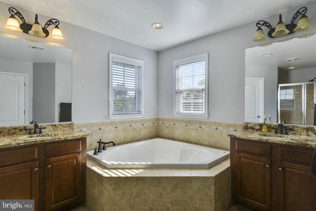 42977 THORNBLADE CIR, Broadlands, VA 20148