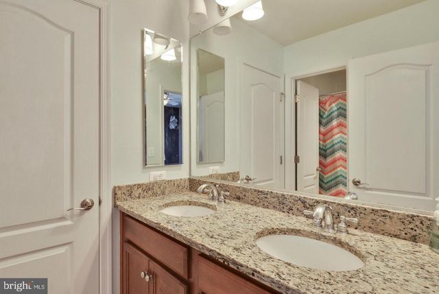 42977 THORNBLADE CIR, Broadlands, VA 20148