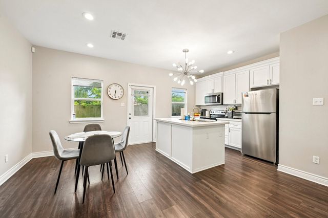 210 Garrotsville Street, Houston, TX 77022