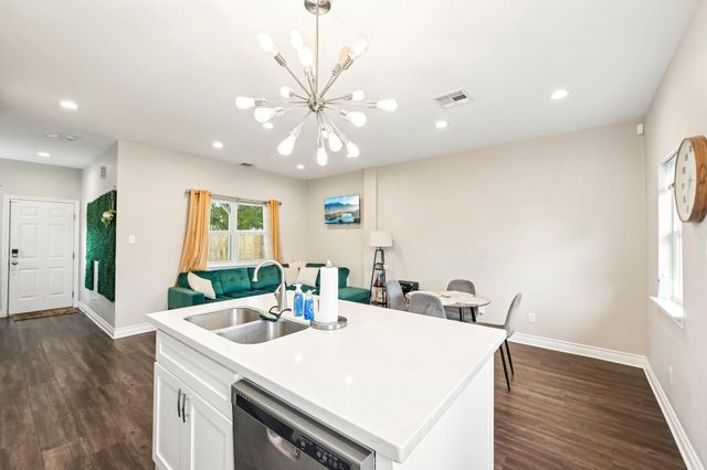 210 Garrotsville Street, Houston, TX 77022