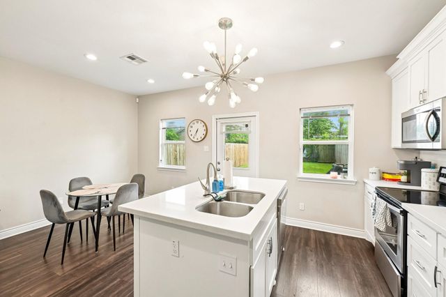 210 Garrotsville Street, Houston, TX 77022