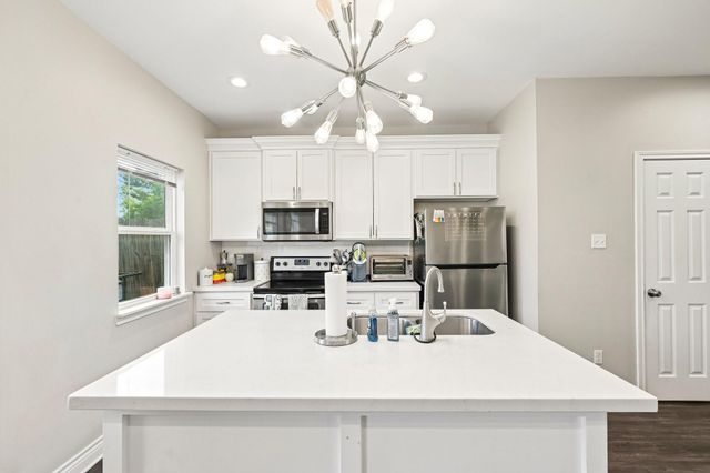 210 Garrotsville Street, Houston, TX 77022