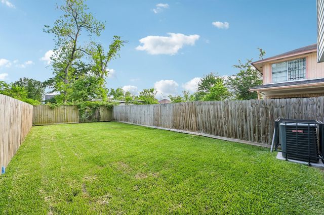 210 Garrotsville Street, Houston, TX 77022