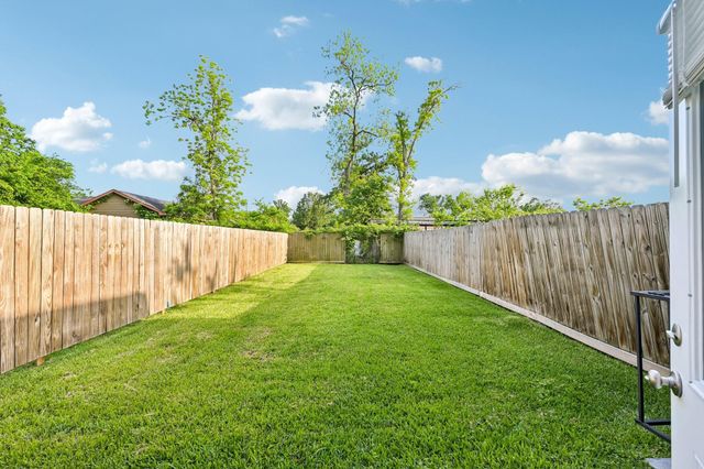 210 Garrotsville Street, Houston, TX 77022