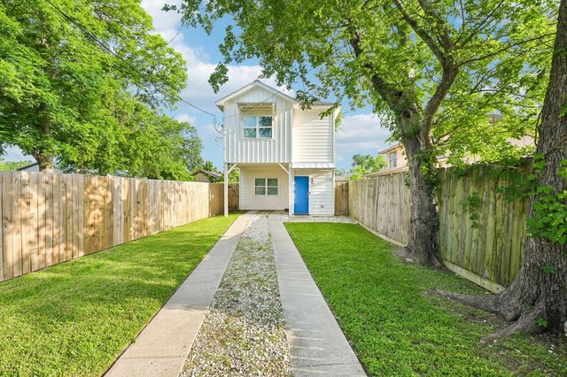 210 Garrotsville Street, Houston, TX 77022