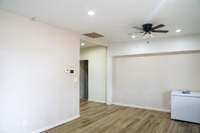 8124 S Cherry Avenue, Fresno, CA 93725