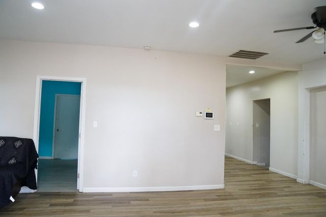 8124 S Cherry Avenue, Fresno, CA 93725