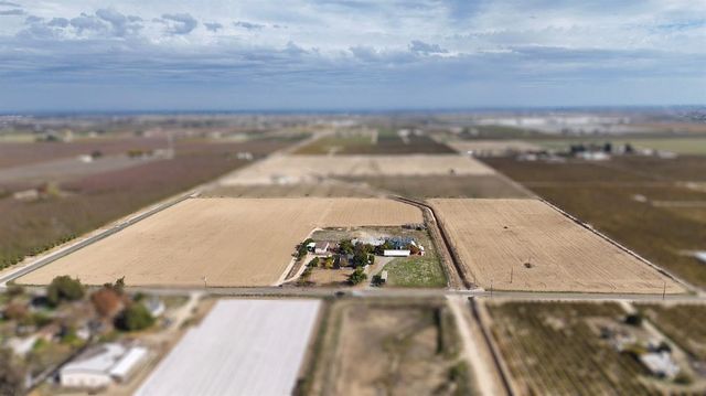 8124 S Cherry Avenue, Fresno, CA 93725