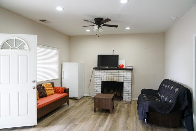 8124 S Cherry Avenue, Fresno, CA 93725