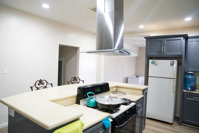 8124 S Cherry Avenue, Fresno, CA 93725