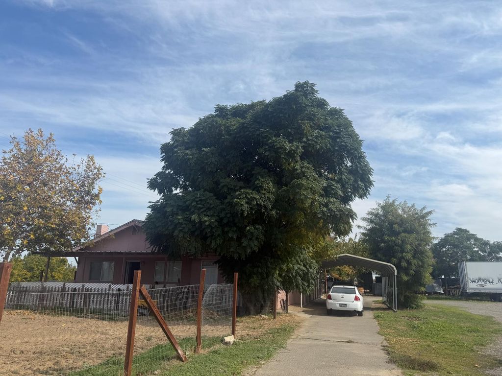 8124 S Cherry Avenue, Fresno, CA 93725