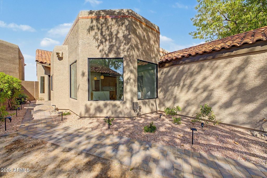 4024 E PARADISE Drive, Phoenix, AZ 85028 — photo 2